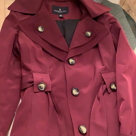 London Fog medium trench coat. Maroon. 100% polyester. Never worn. - Picture 3 of 4